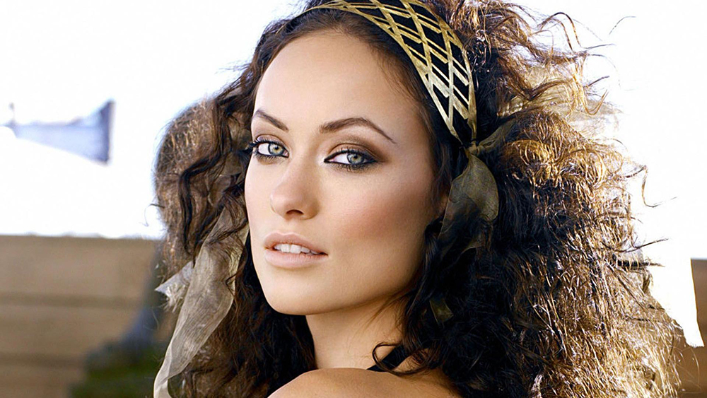 WCW-WomenCushWednesday-Olivia-Wilde-06