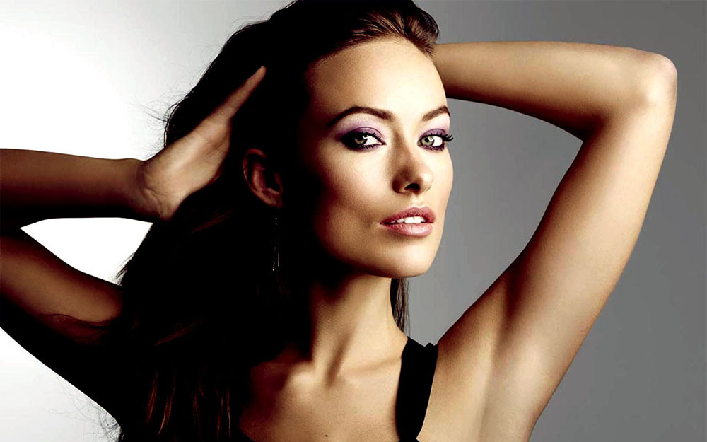 WCW-WomenCushWednesday-Olivia-Wilde-13