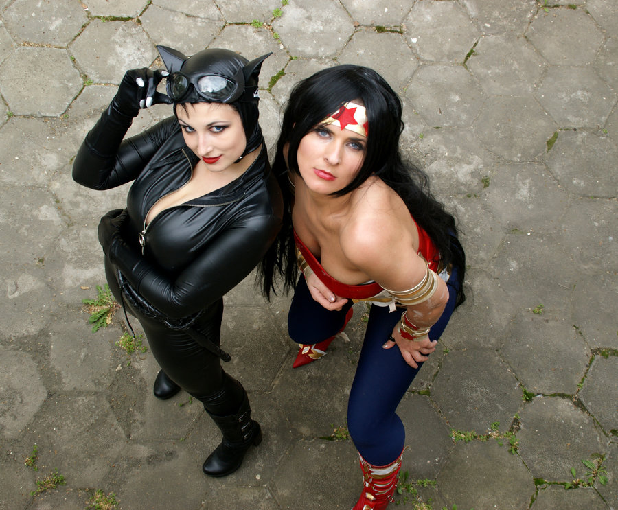 lesbian-halloween-costume-ideas-catwoman_and_wonderwoman