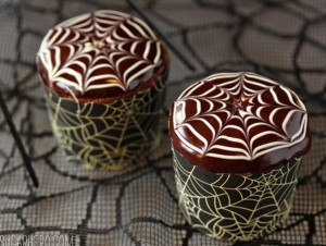 spiderweb-cupcakes-tutorial-1