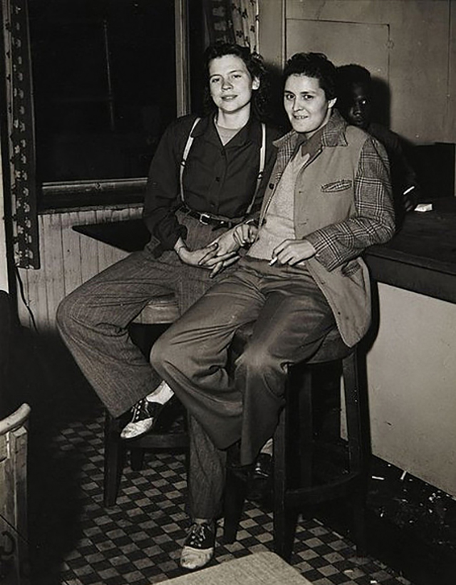 1946-bar-couple